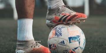 Major Points To Keep In Consideration While Buying Sports Shoes